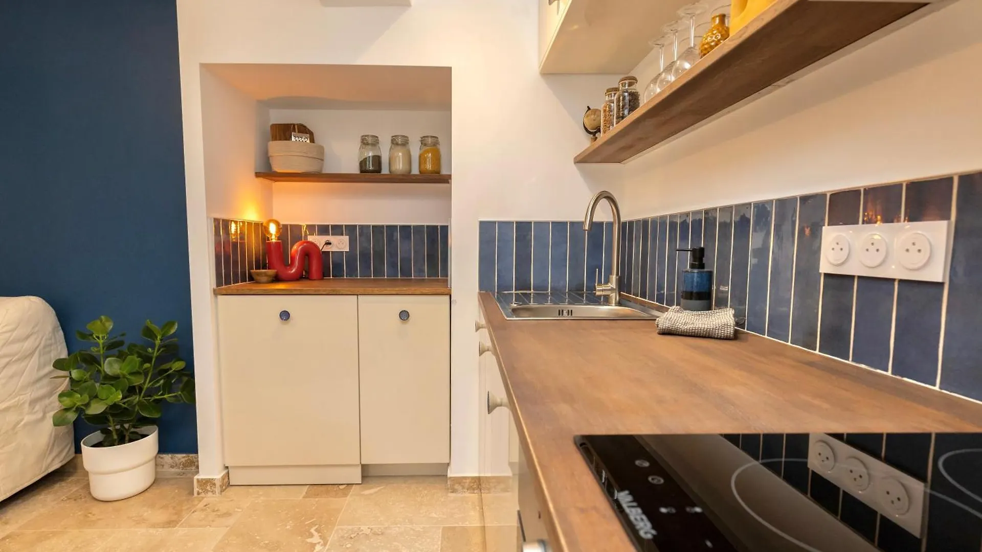 Suite Bleu D'Azur - Hypercentre - Wifi Apt 0*,  France